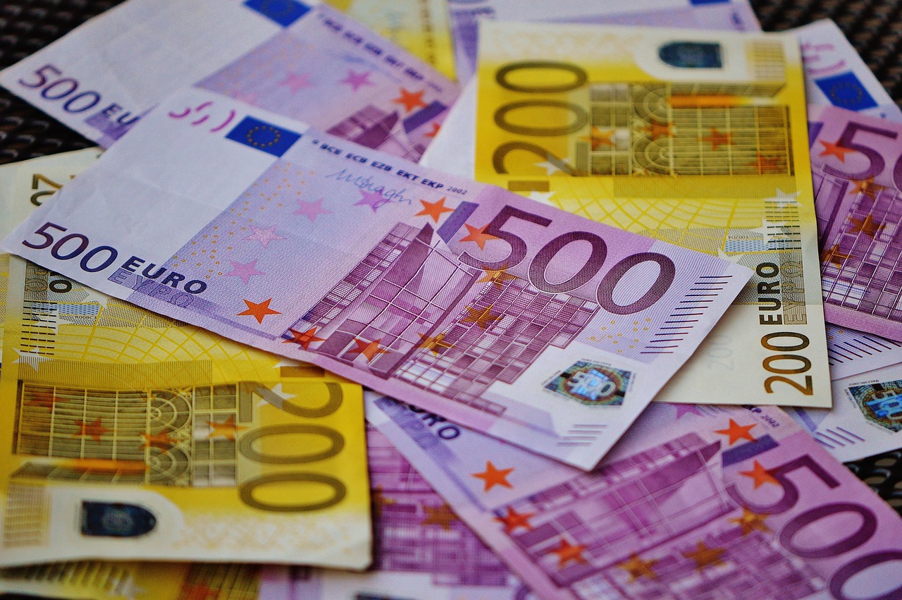 entdecken sie den digitalen euro: die zukunft des geldes in der eurozone. erfahren sie mehr über die vorteile, möglichkeiten und herausforderungen dieser innovativen währungsform.
