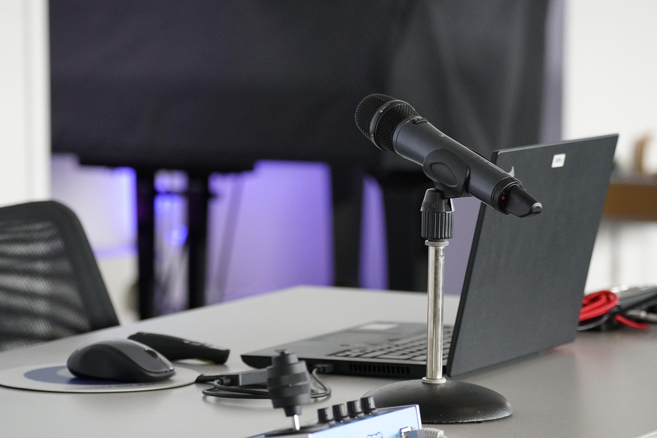 entdecken sie alles rund um remote work: vorteile, herausforderungen und tipps für produktives arbeiten von zu hause aus. erfahren sie, wie digitales arbeiten ihren alltag erleichtern kann.